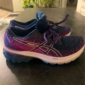 ASICS gel GT20009 women’s running shoe